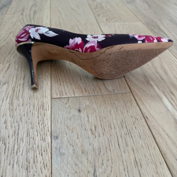 White House Black Market Floral Heels, 8.5 - Picture 7 of 8